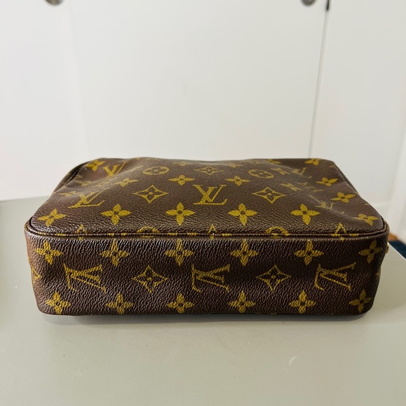 Toiletry 23 make up pouch ✔️Sold - Picture 5 of 16